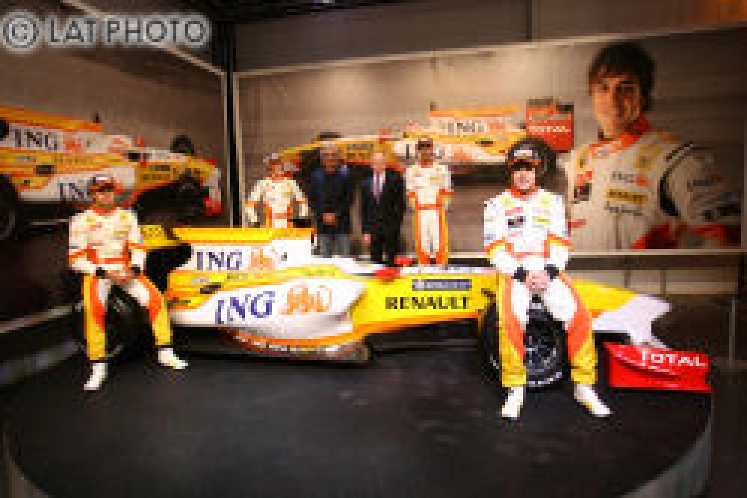 New sponsor for ING Renault F1 with MegaFon