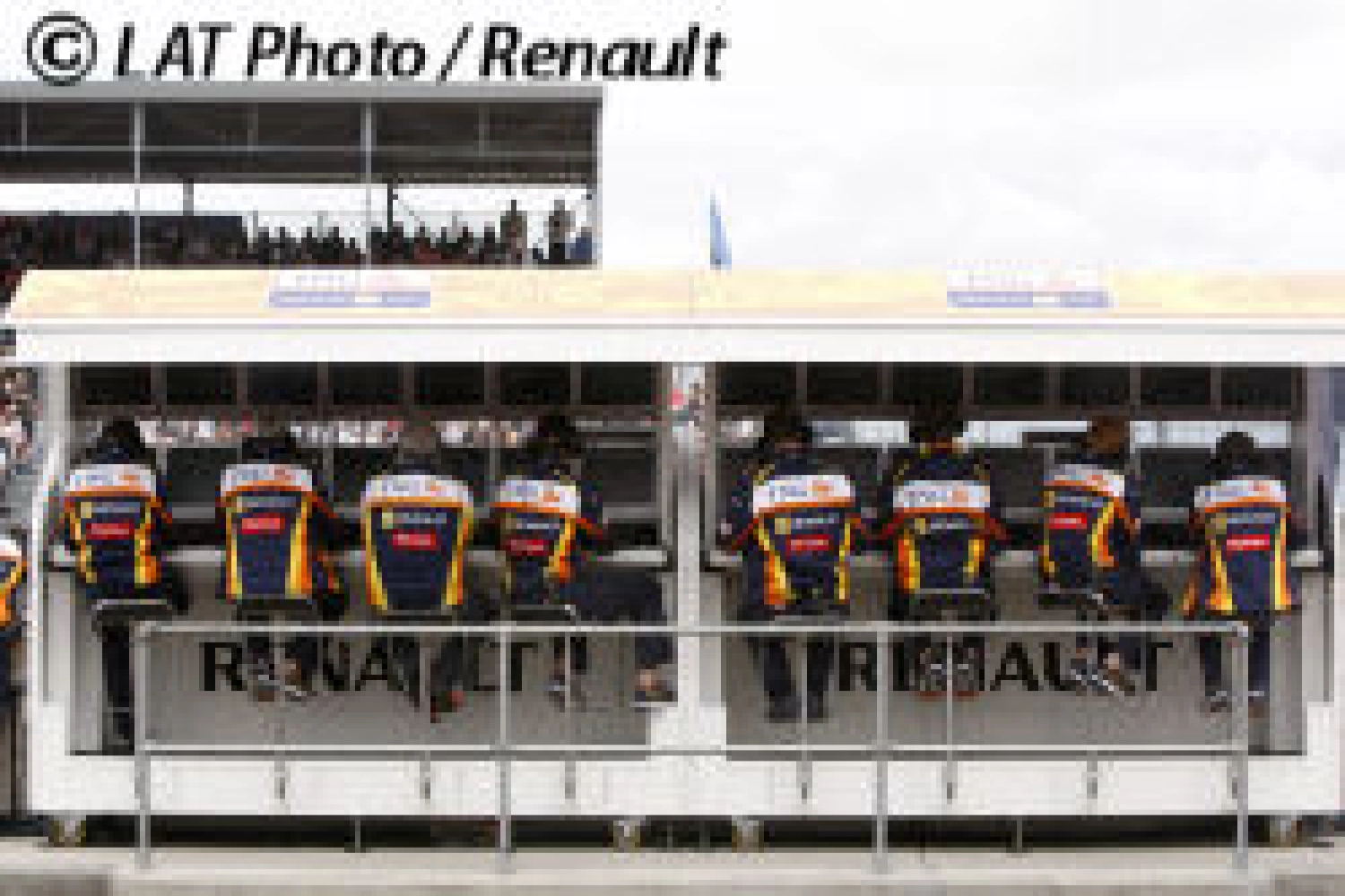 Renault considers using KERS at Monza