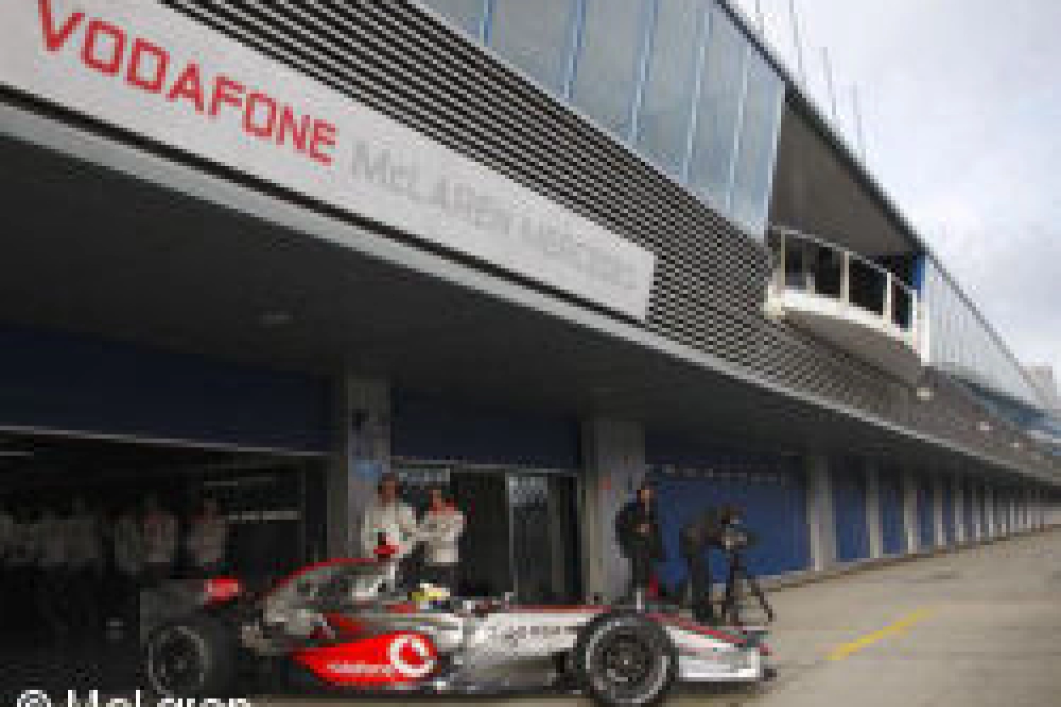 De La Rosa tests the 2010 tires