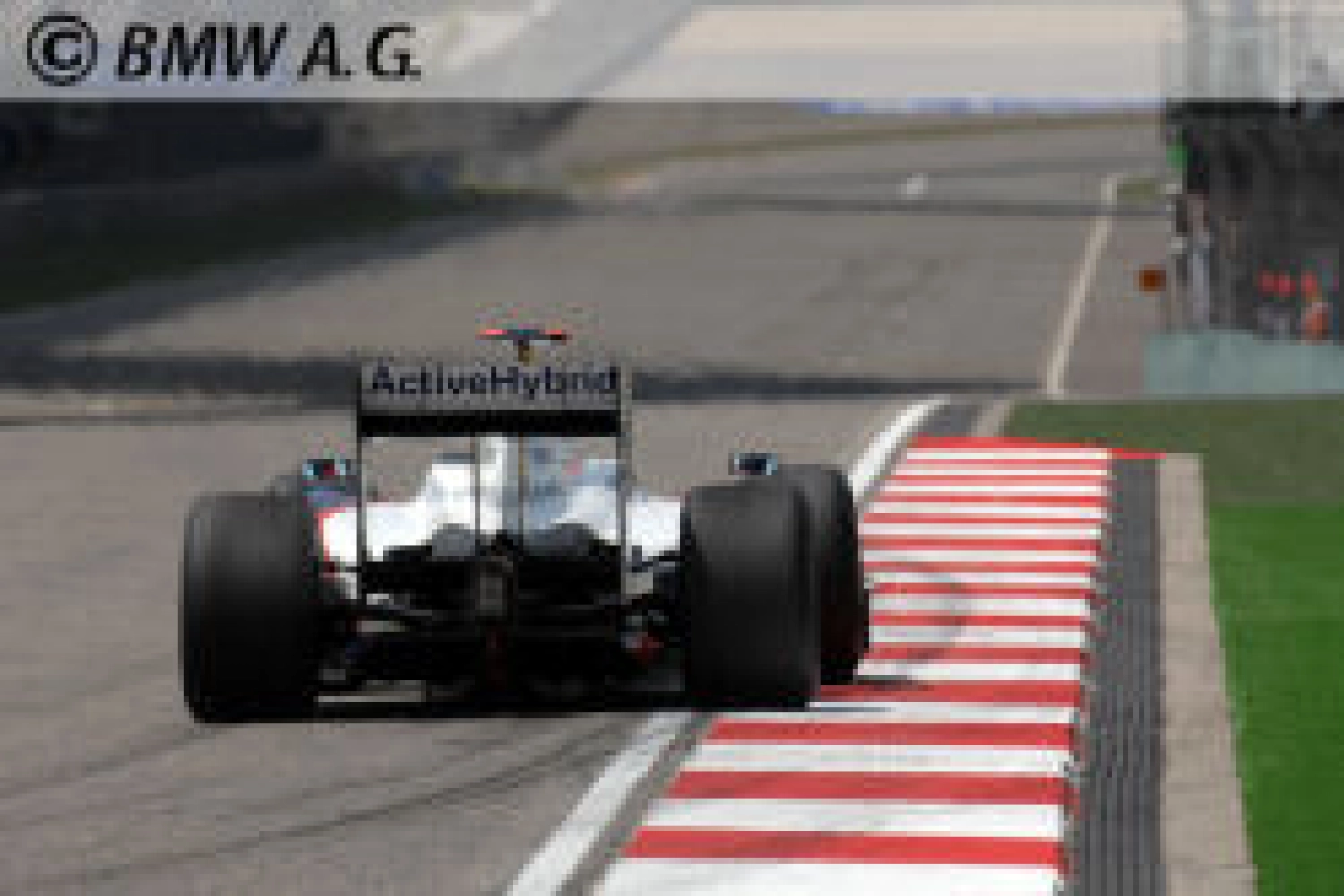 Summary: Kubica opens his account with BMW