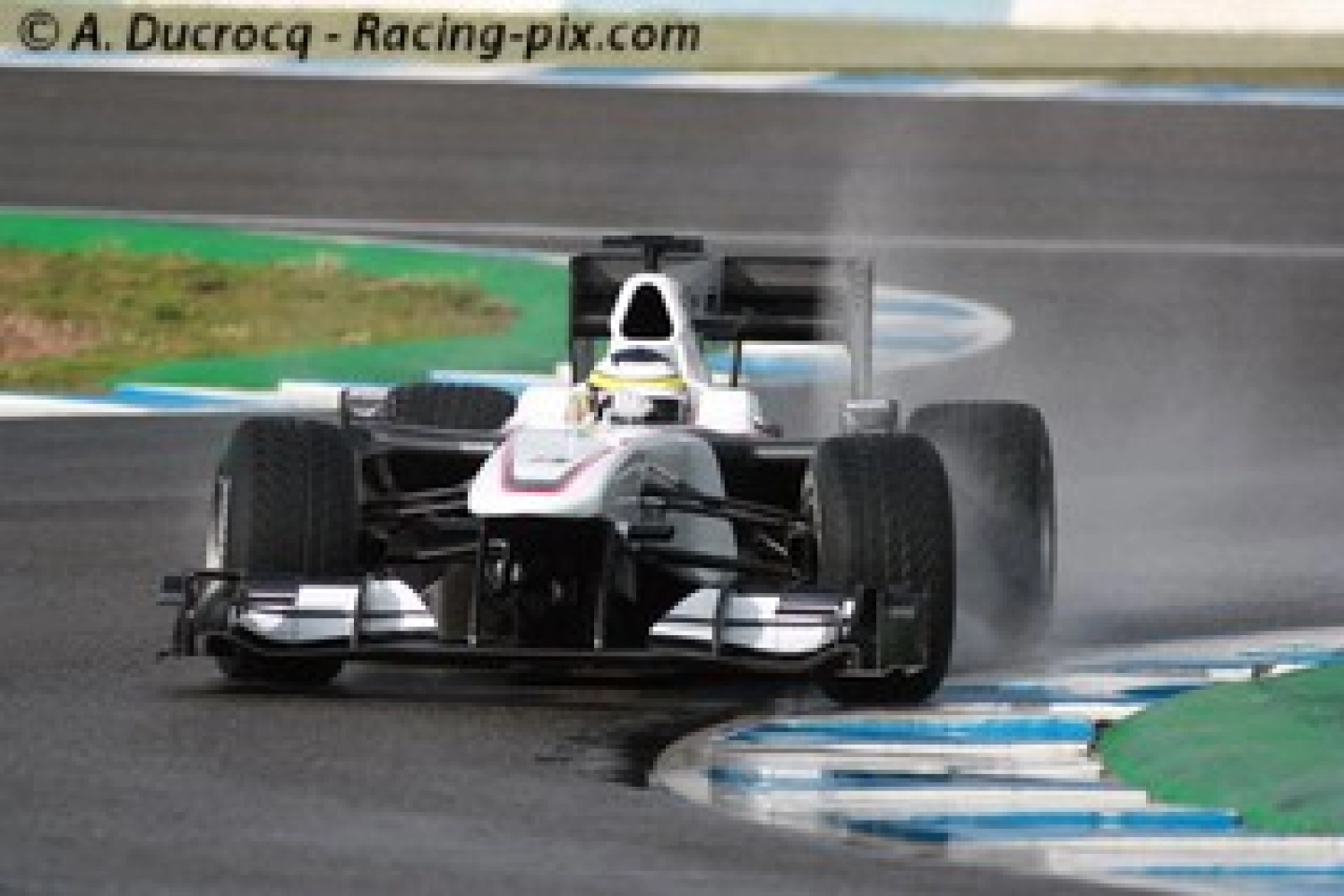 Sauber: The “F-Duct” system needs time