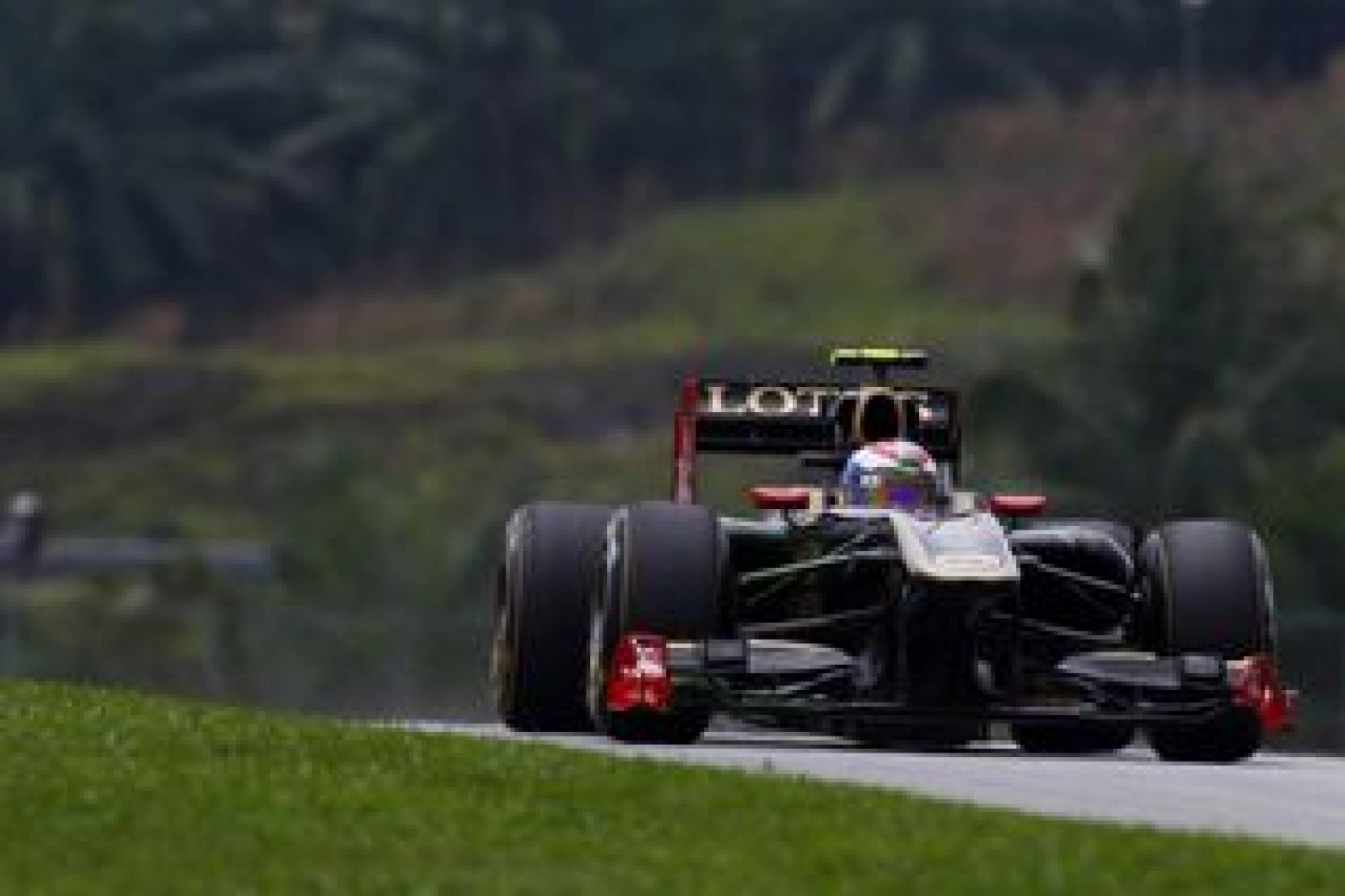 Sunday: Petrov saves the points for Lotus-Renault GP