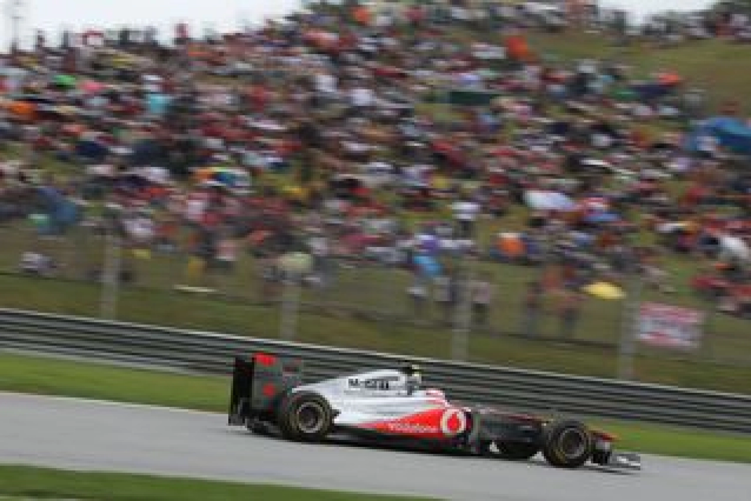 Friday: At McLaren, Button and Hamilton prefer dry conditions