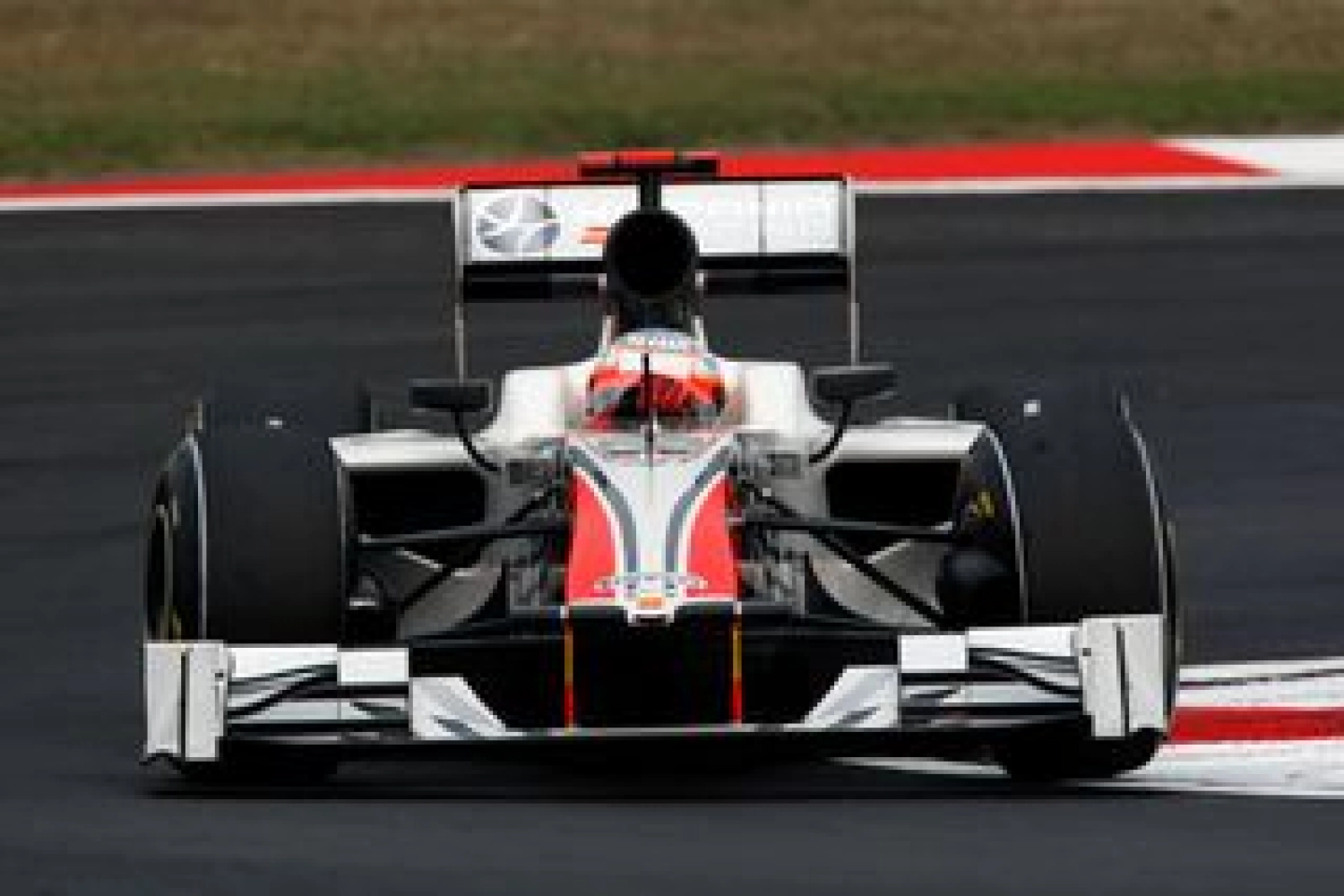Saturday: Tire wear problems for Liuzzi and HRT