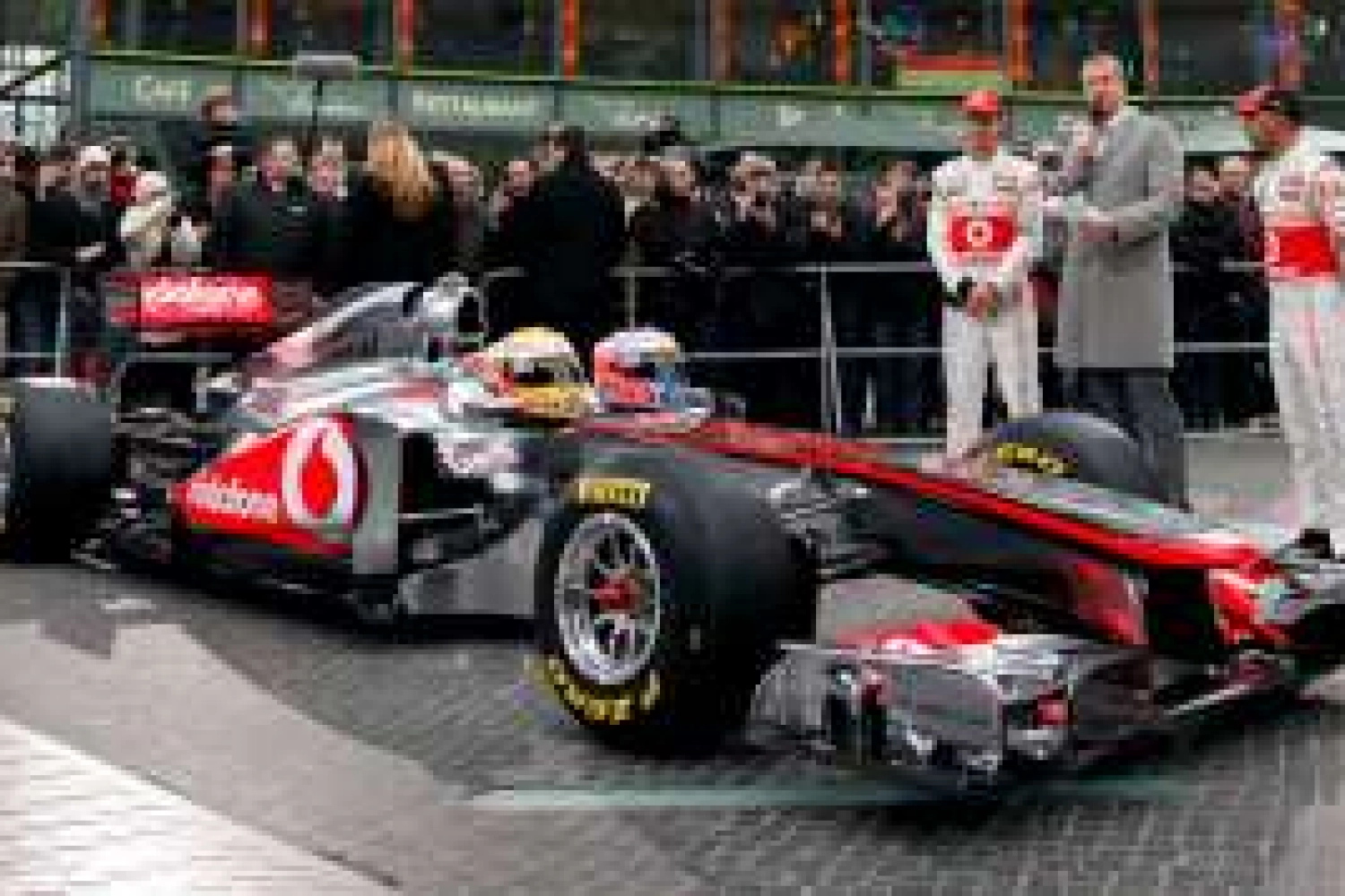 McLaren will take risks