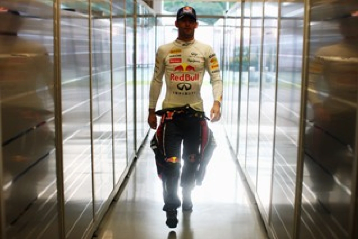 Singapore GP – Free Practice 3: Mark Webber Gets Angry!