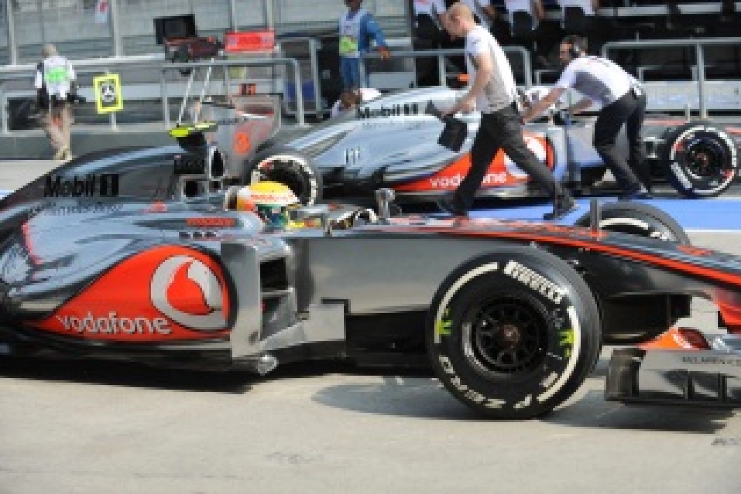 Saturday: A new pole for Hamilton and McLaren
