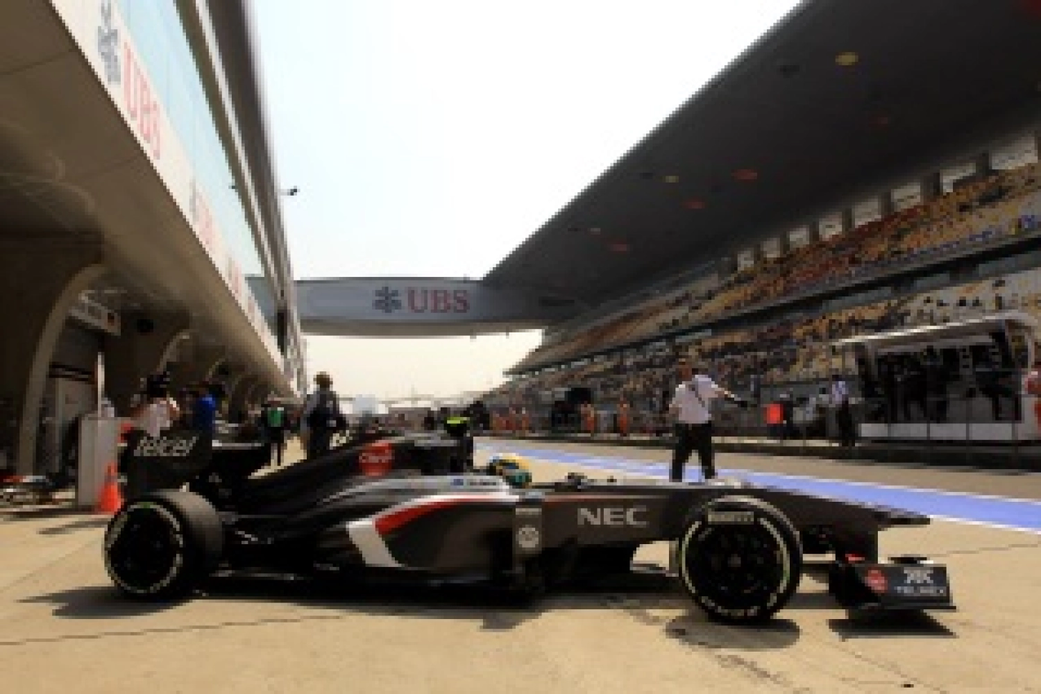 Saturday: Lack of speed at Sauber