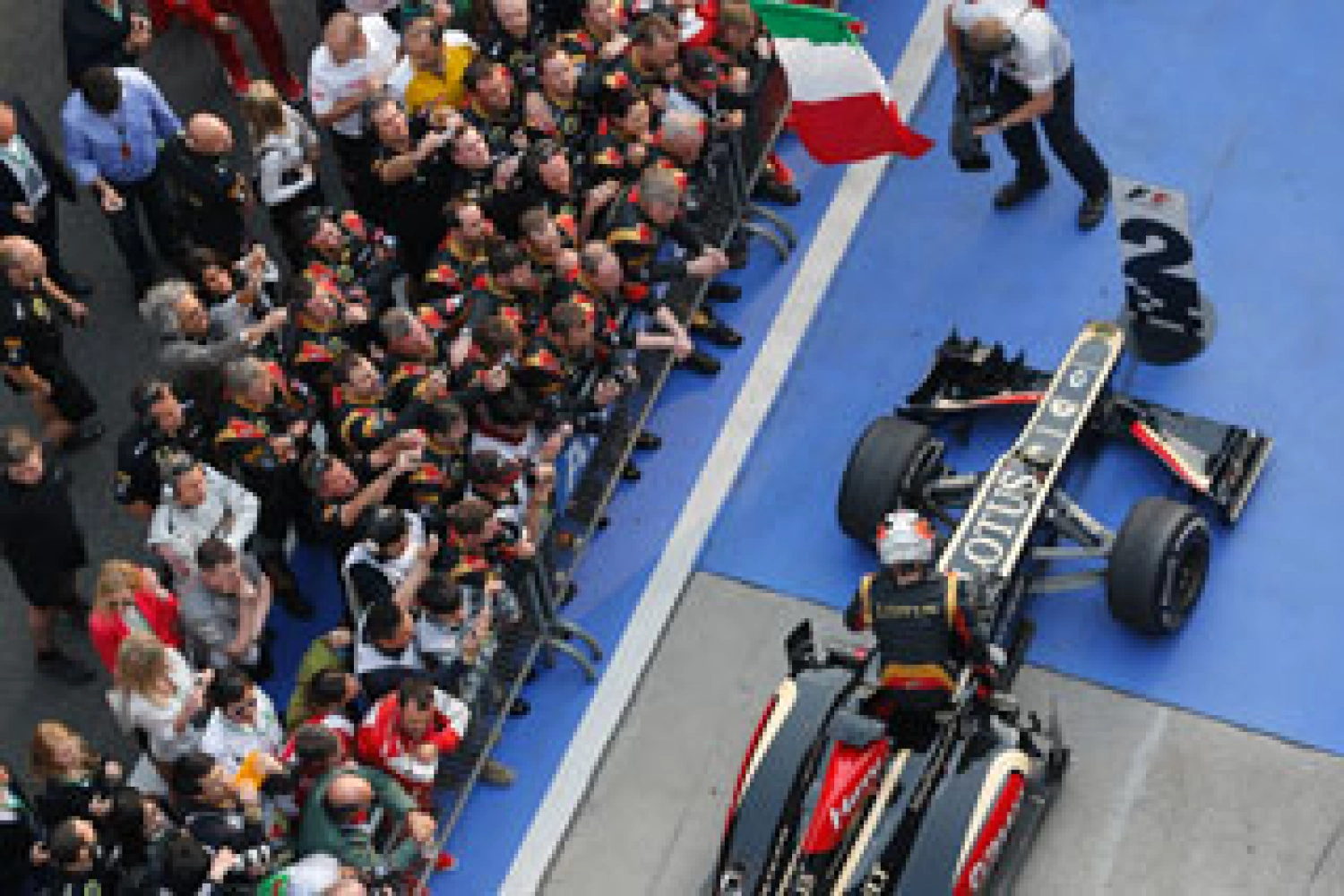 Saturday: Grosjean and Lotus are thinking about the podium