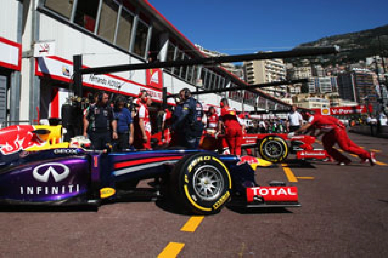 The FIA in negotiation with 3 teams for 2015