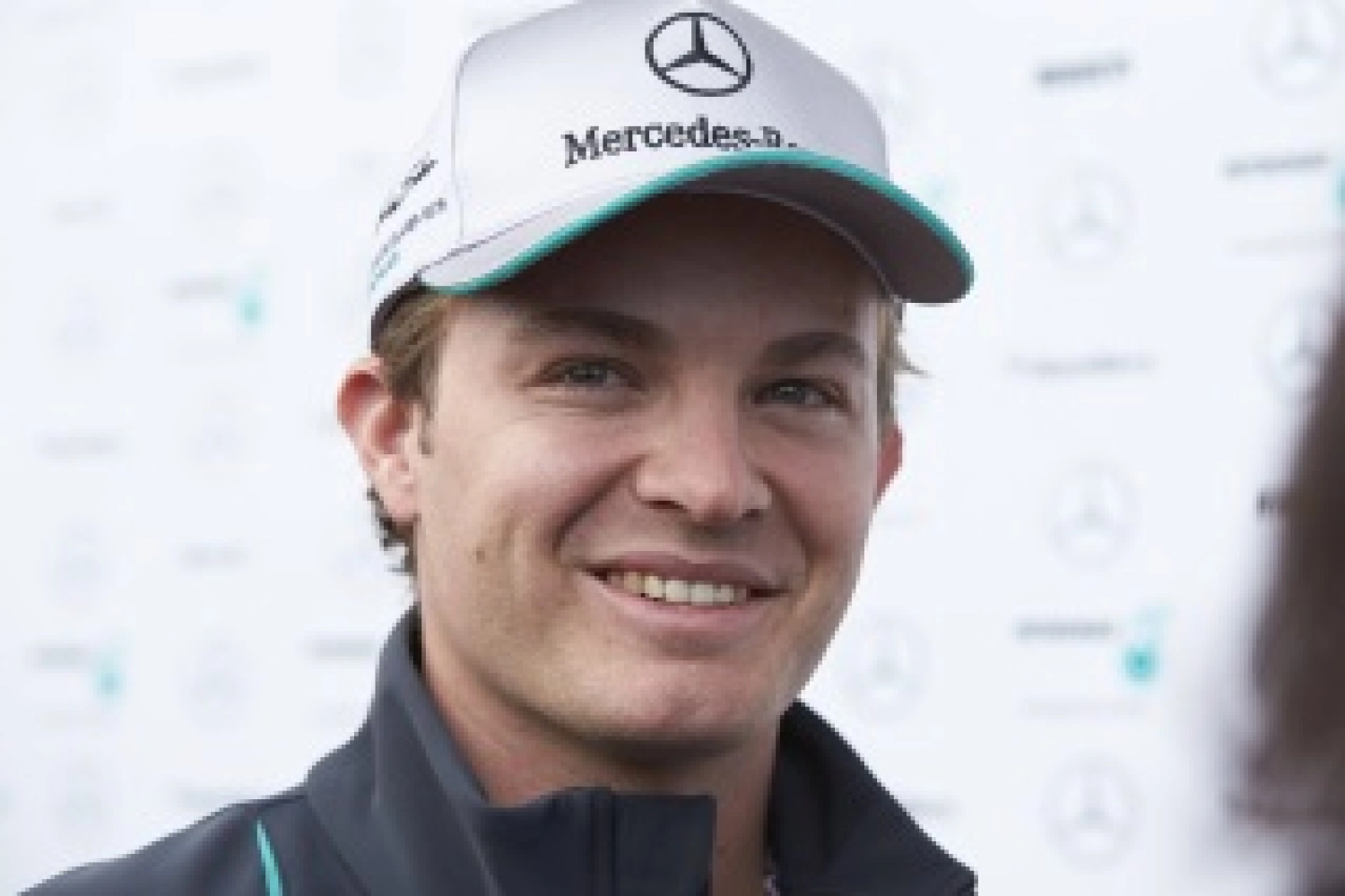 Official: Rosberg extends his contract with Mercedes