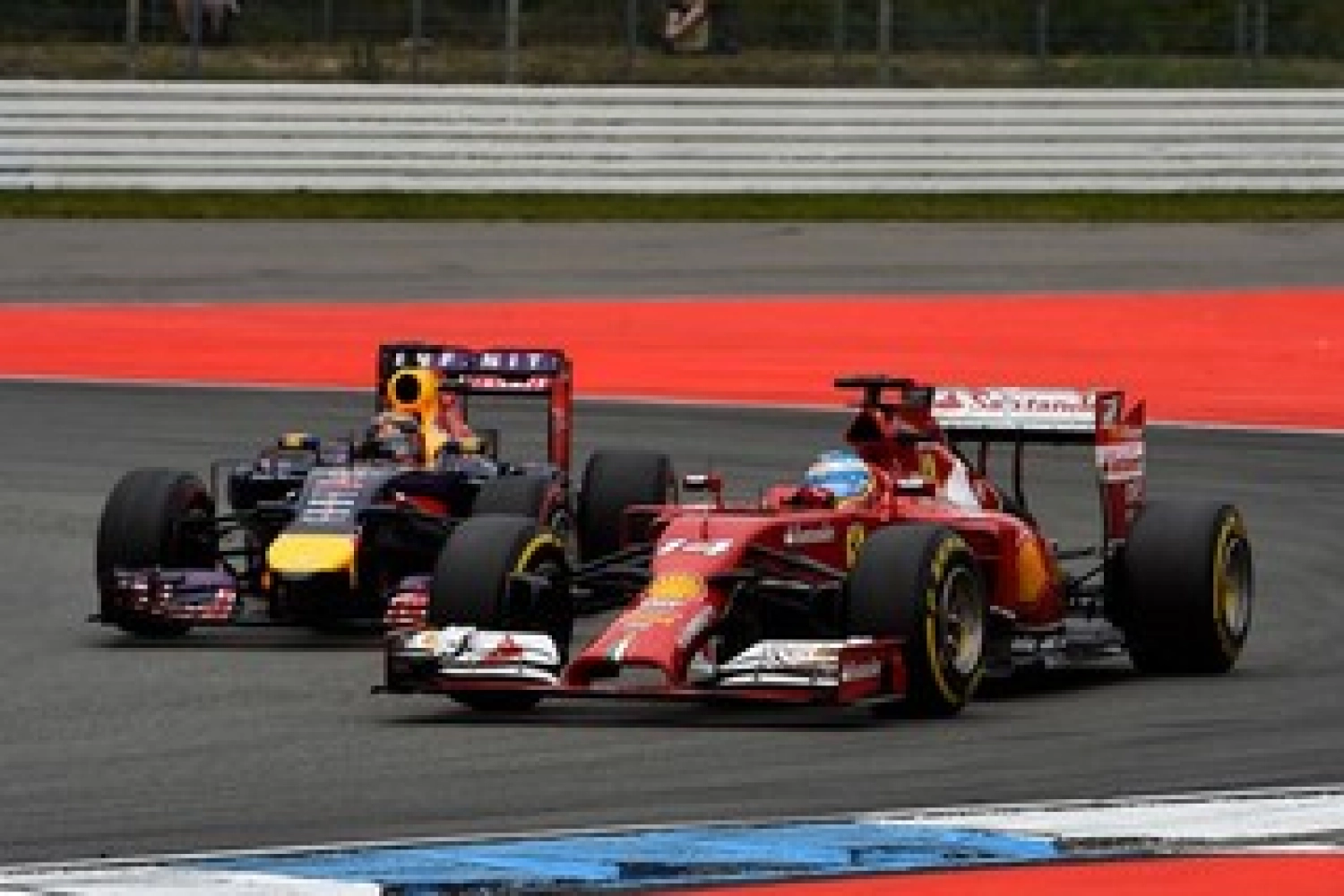 Alonso: What Ricciardo does in F1 is “incredible”