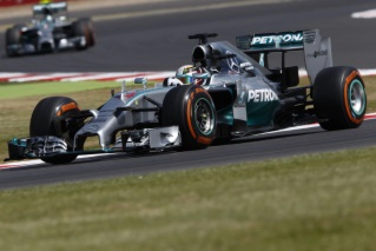 Abu Dhabi – Free Practice 1: Hamilton Outpaces Rosberg in the Opening Act