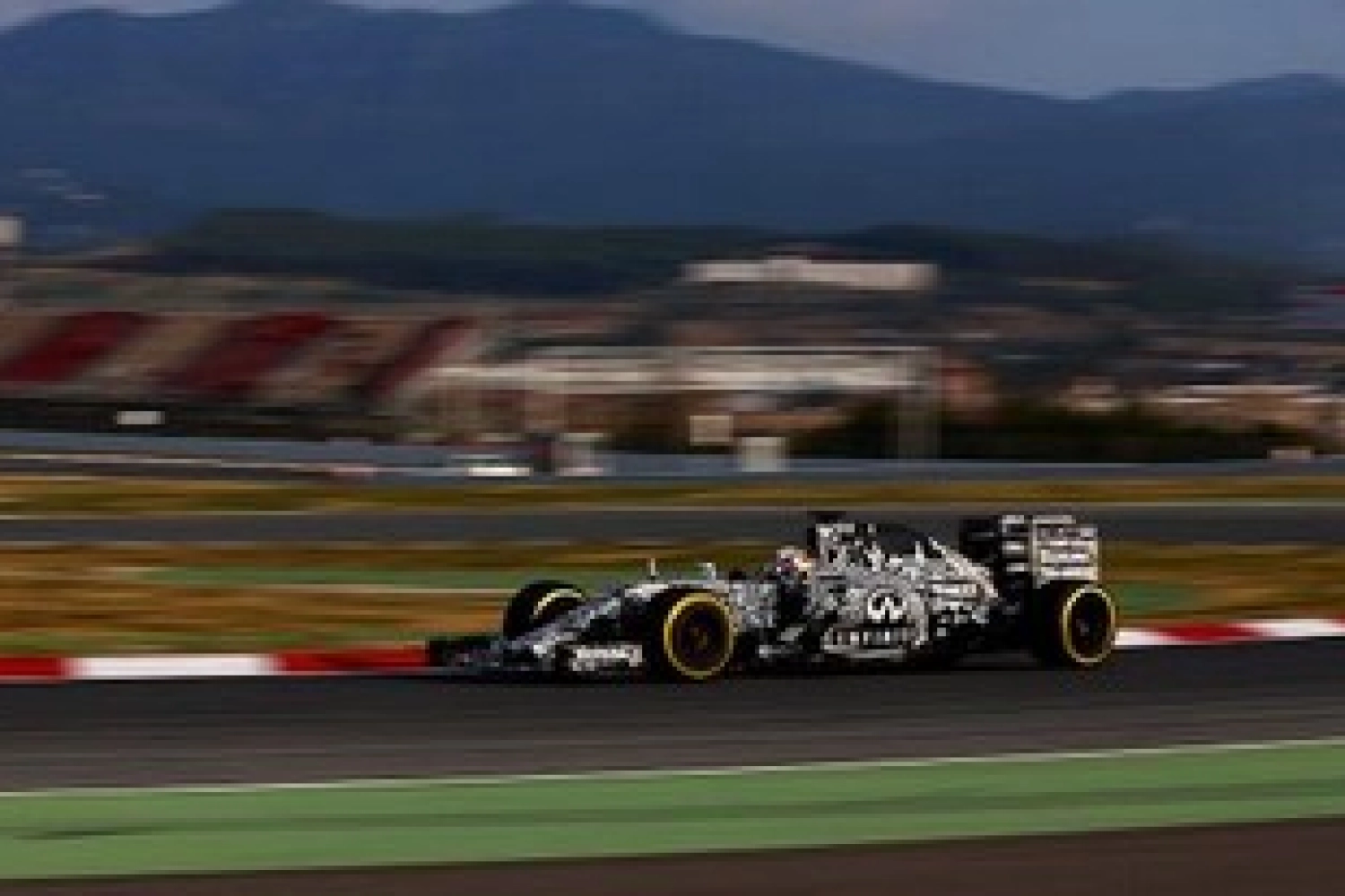 Barcelona Test I – Day 2: Ricciardo Just Ahead of Räikkönen, Hamilton Replaces Rosberg