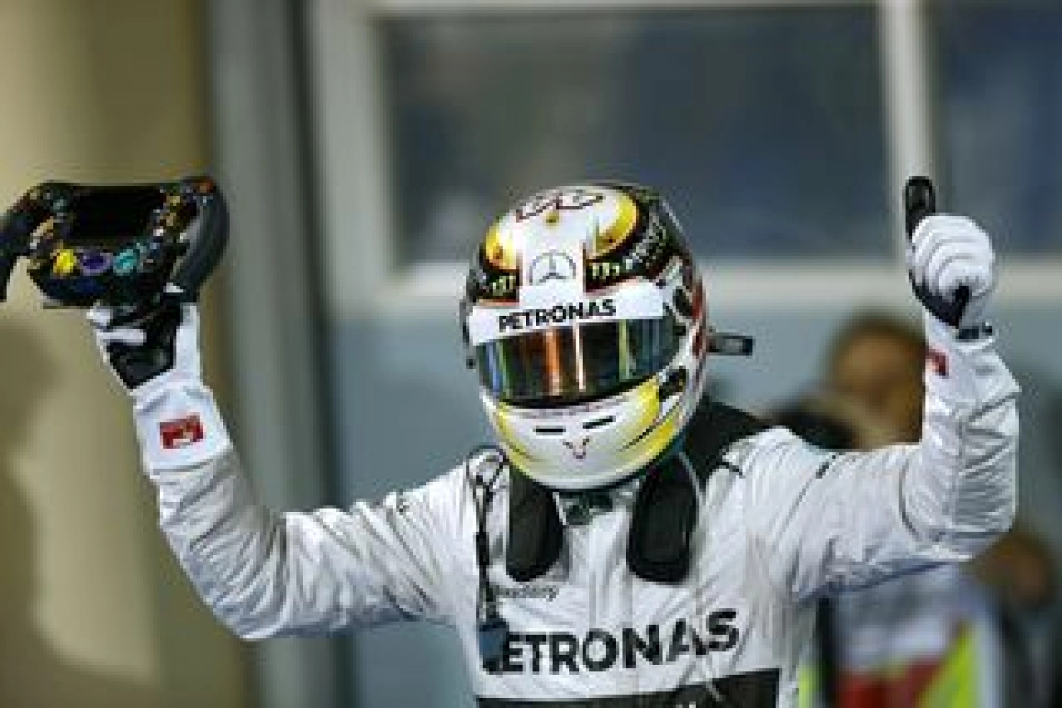 Singapore – Race: Hamilton, the Night of the Hunter!
