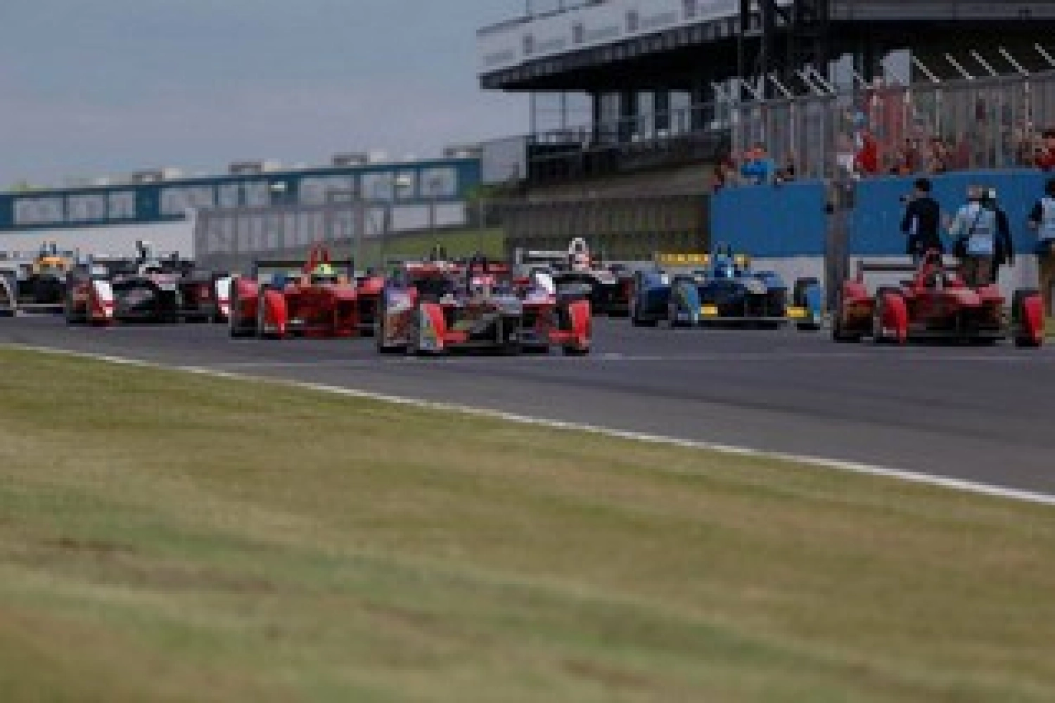 10 teams and 8 manufacturers for the second season