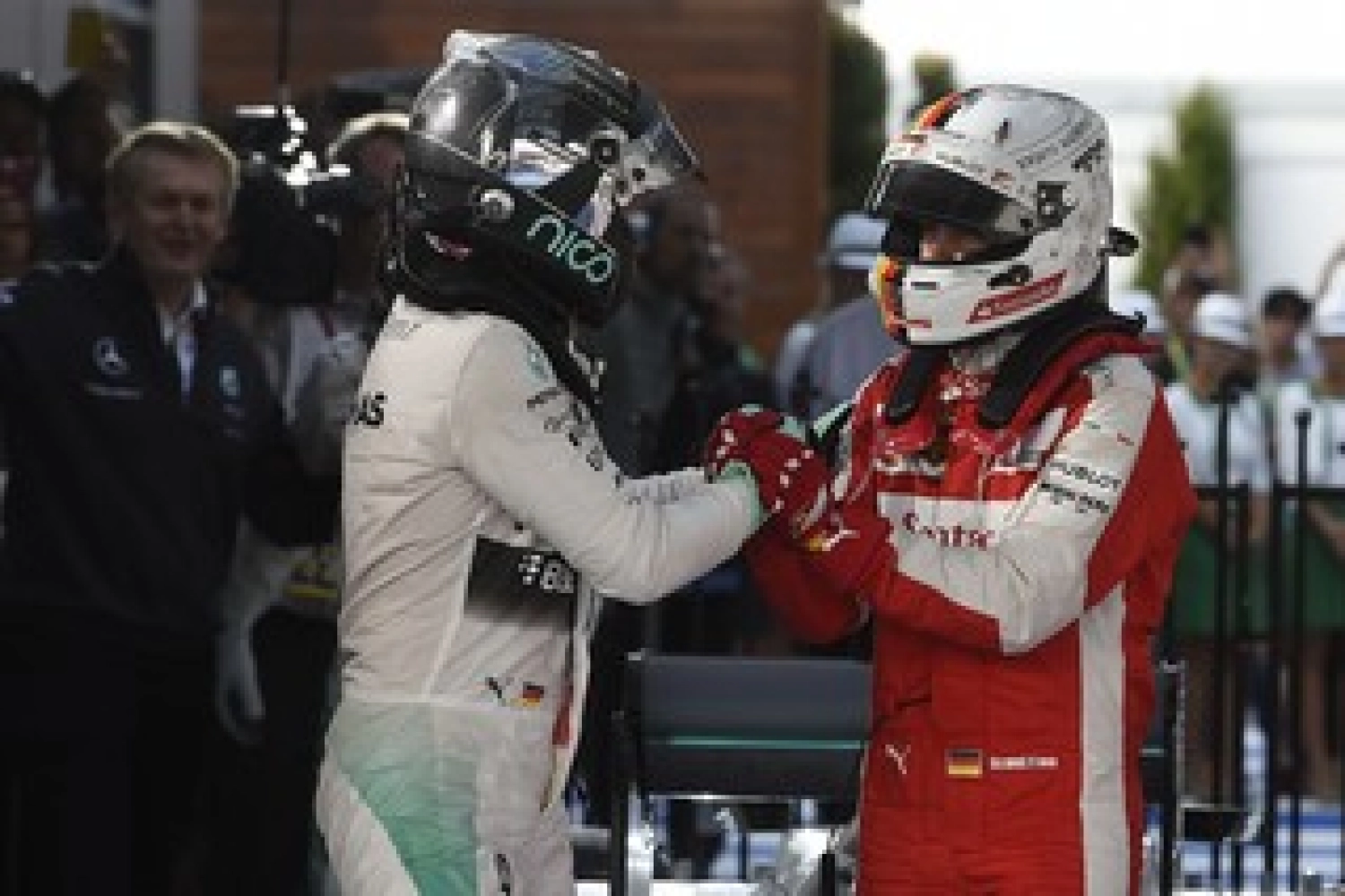 Sparks fly between Vettel and Rosberg during press conference