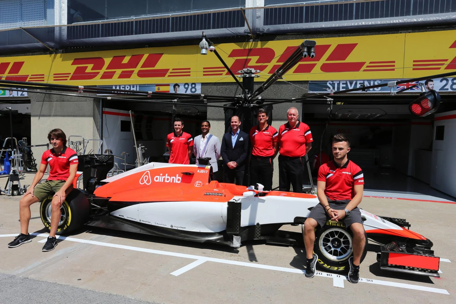 Airbnb becomes a sponsor of Manor - Motorsinside English