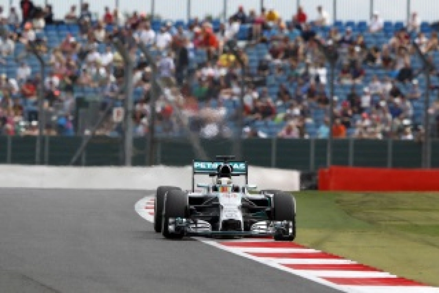 Germany – Free Practice 2: Hamilton ahead of Rosberg in the Hockenheim heat