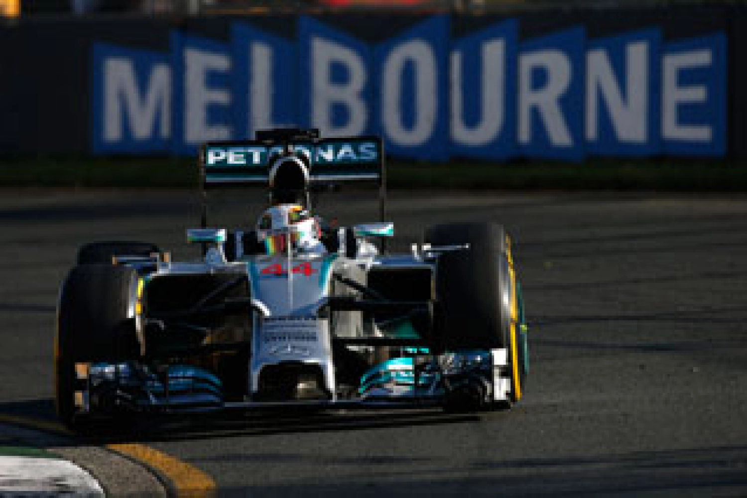 Australia – Qualification: Hamilton stays afloat, Vettel and Räikkönen struggle