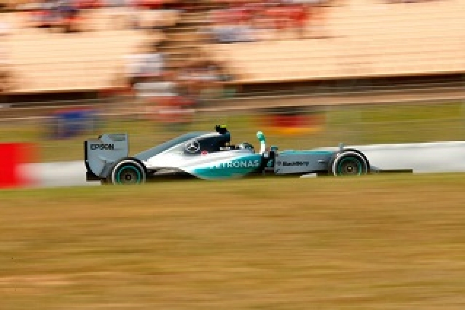 Rosberg signs a perfect weekend in Spain