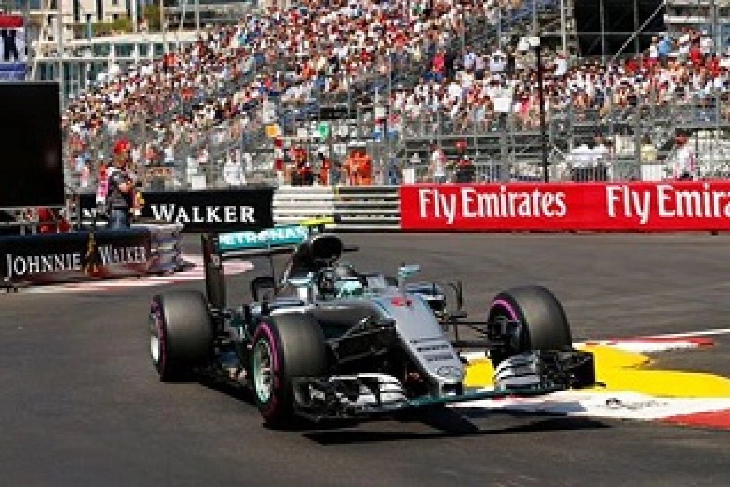 A painful race for Nico Rosberg, sacrificed on the altar of his teammate’s victory