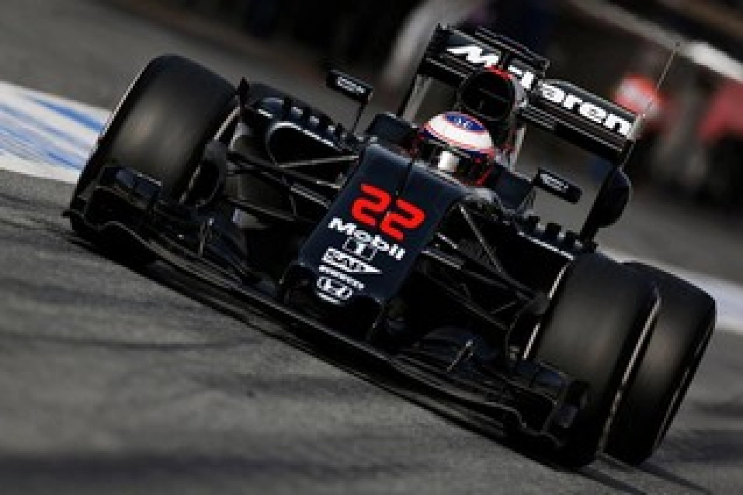 Bahrain – Free Practice 2: The Mercedes still in front, Button surprises!