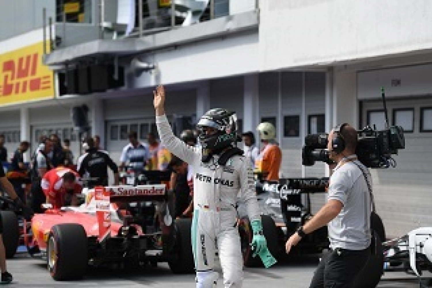 Hungary – Qualifying: Rosberg on pole amid red and yellow flags