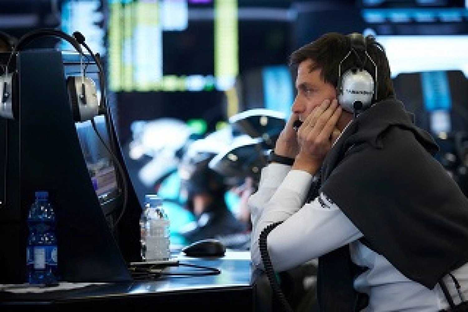 Mercedes will “take its time” to replace Rosberg, Ocon already out of the race