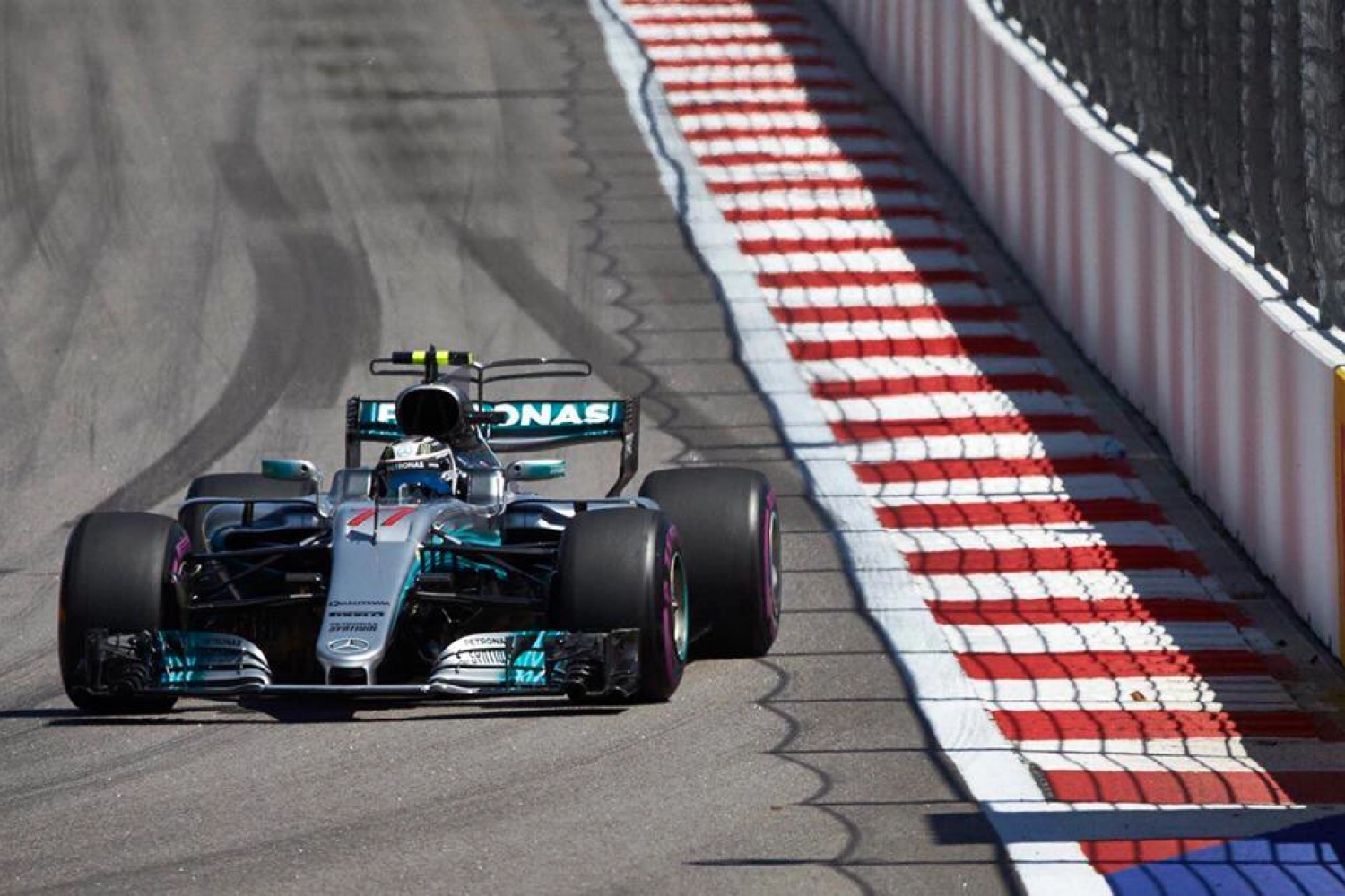Russia – Race: Bottas stems the red tide and writes his legend!
