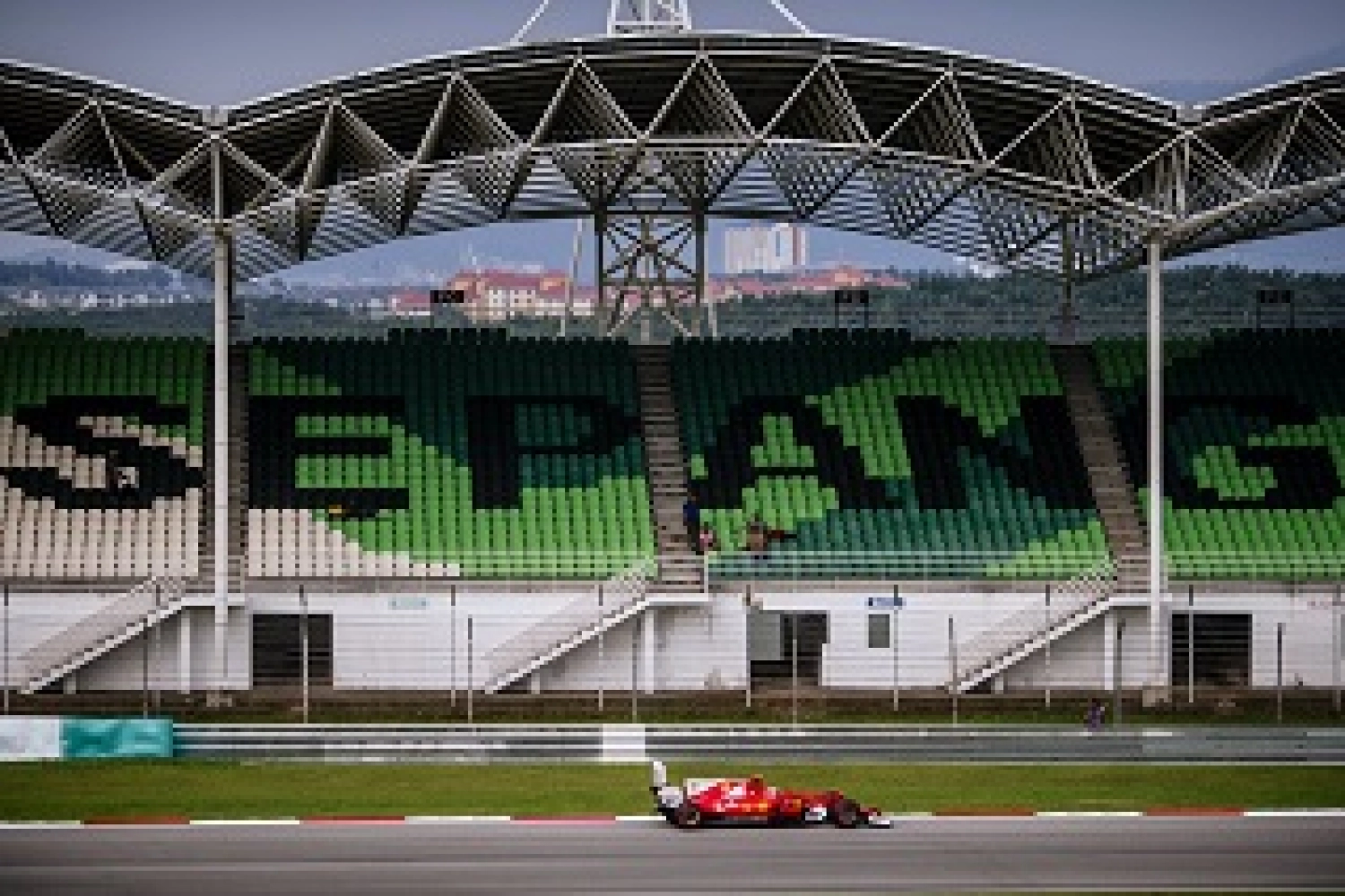 Malaysia – Free Practice 3: Räikkönen leads ahead of Vettel, concerned about his engine