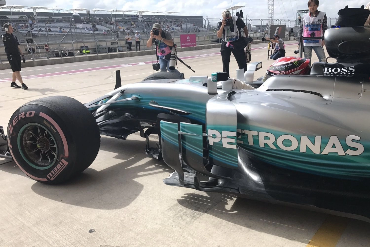 United States – Free Practice 2: Hamilton in the Rhythm, Vettel in the Gravel Behind Verstappen