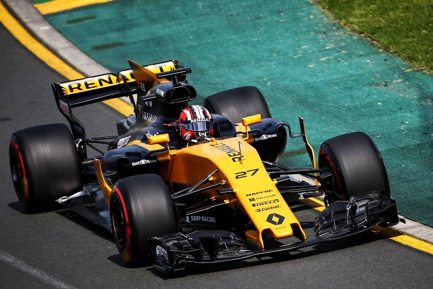 A first race out of the points for Renault