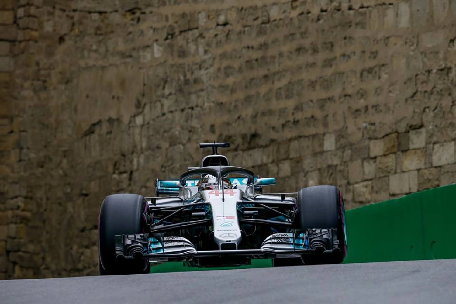 Azerbaijan – Race: The Tide Turns for Hamilton!