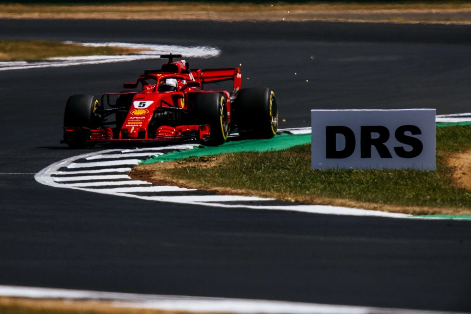 Great Britain – Free Practice 2: Vettel responds to Hamilton, more trouble for Verstappen