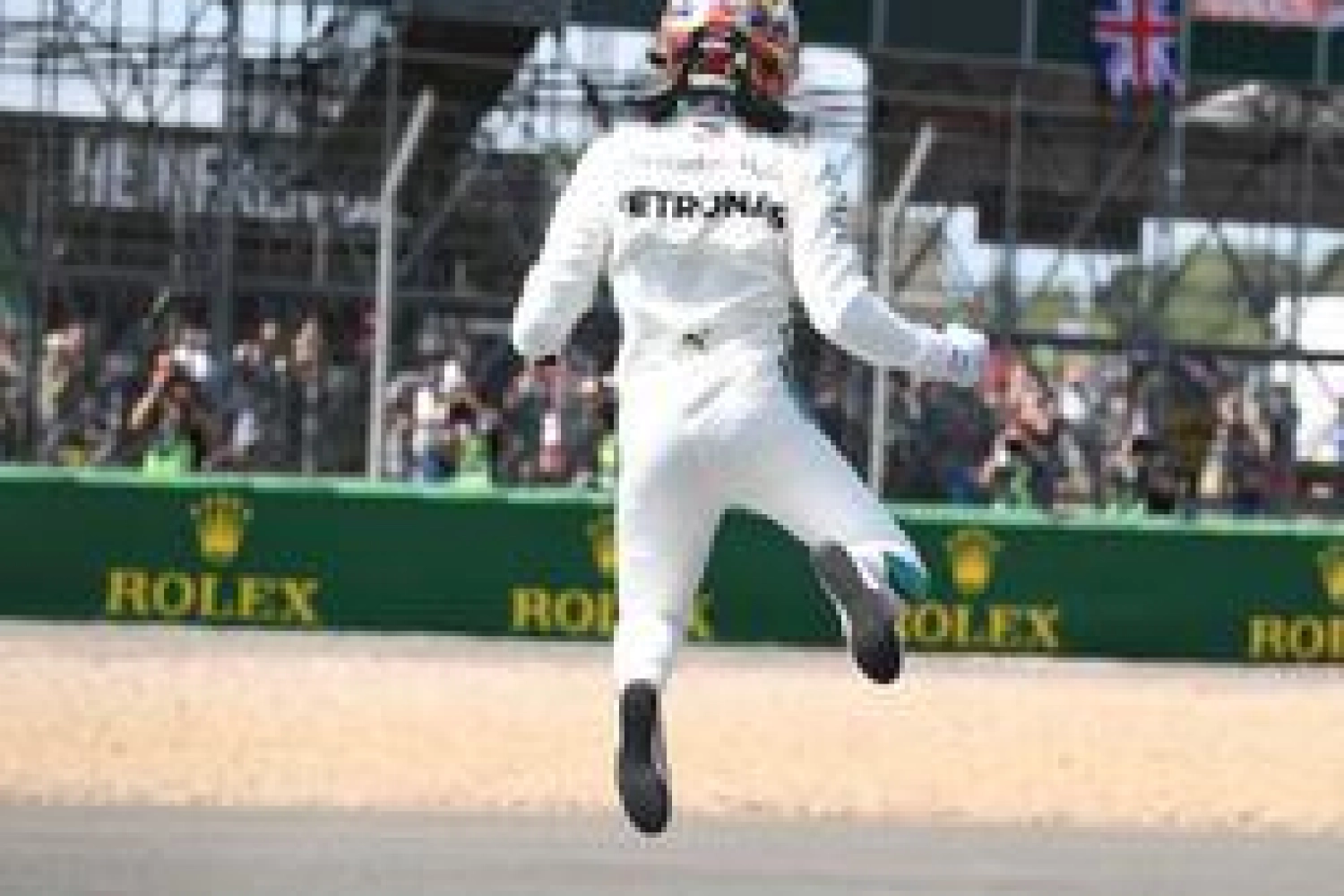 Hamilton discusses the “unprecedented pressure” of his pole: reactions from the Top 3 in Great Britain!