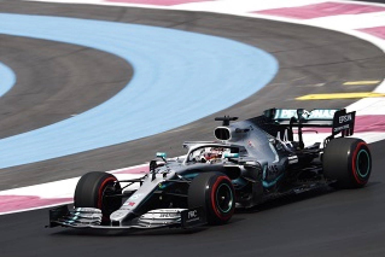 France – Free Practice 1: Mercedes dances, Ferrari limps