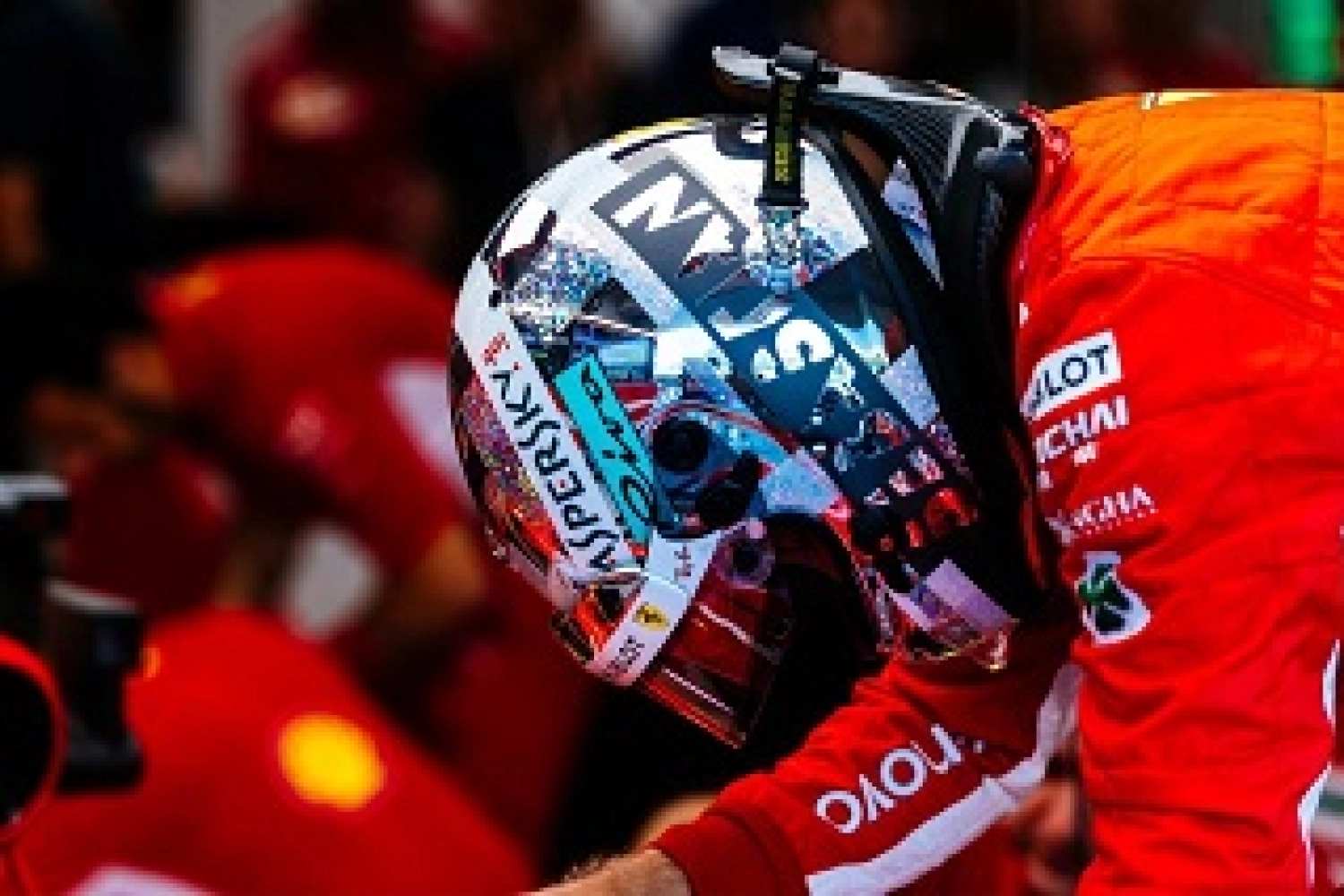 Singapore – Free Practice 2: Räikkönen on top, Vettel in the wall!