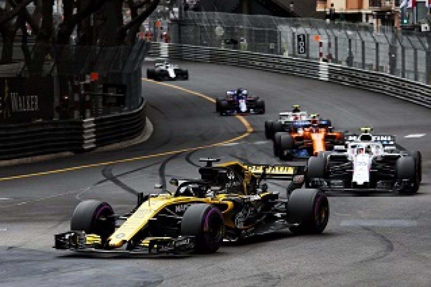 Exclusive – Monaco: Immersion with the Renault F1 Team!