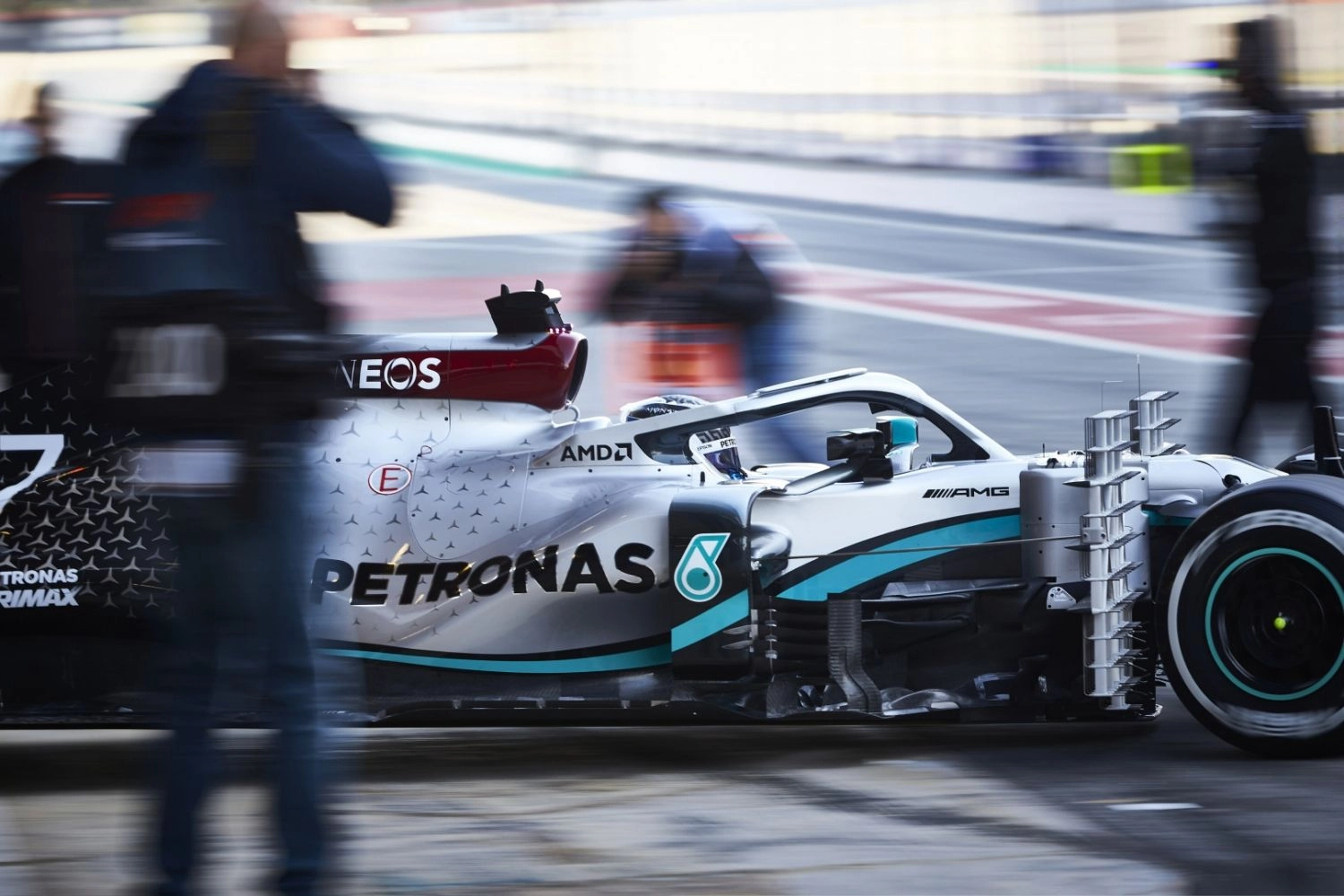 Red Bull forces Mercedes to modify its car