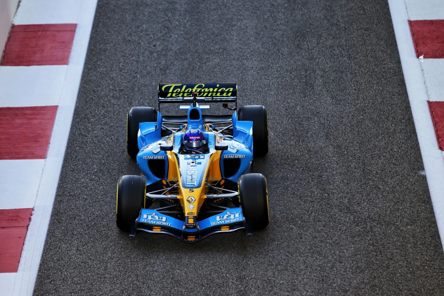 The sound of the Renault V10 echoed this Friday in Abu Dhabi with Alonso