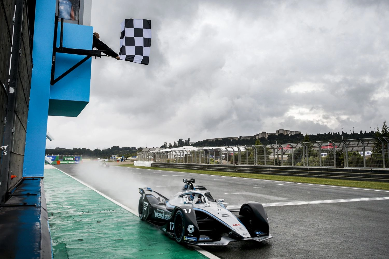 Valencia ePrix I: De Vries overcomes a baffling finish