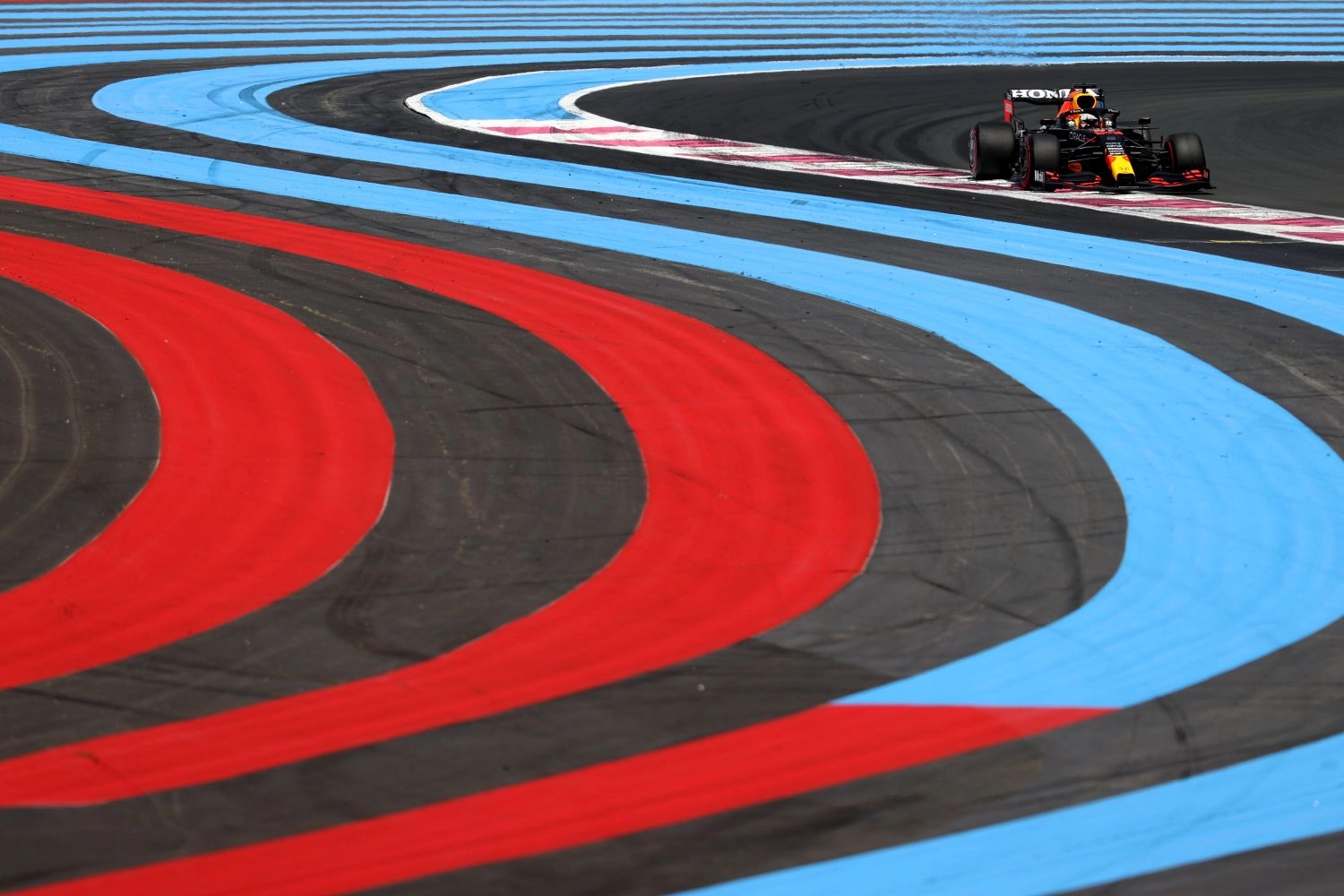 French Grand Prix – Race: Verstappen snatches victory from Hamilton