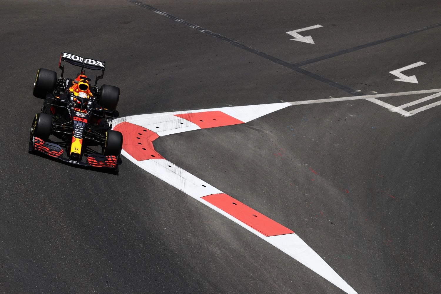 Azerbaijan Grand Prix – Free Practice 1: Verstappen ahead of Ferrari lurking behind