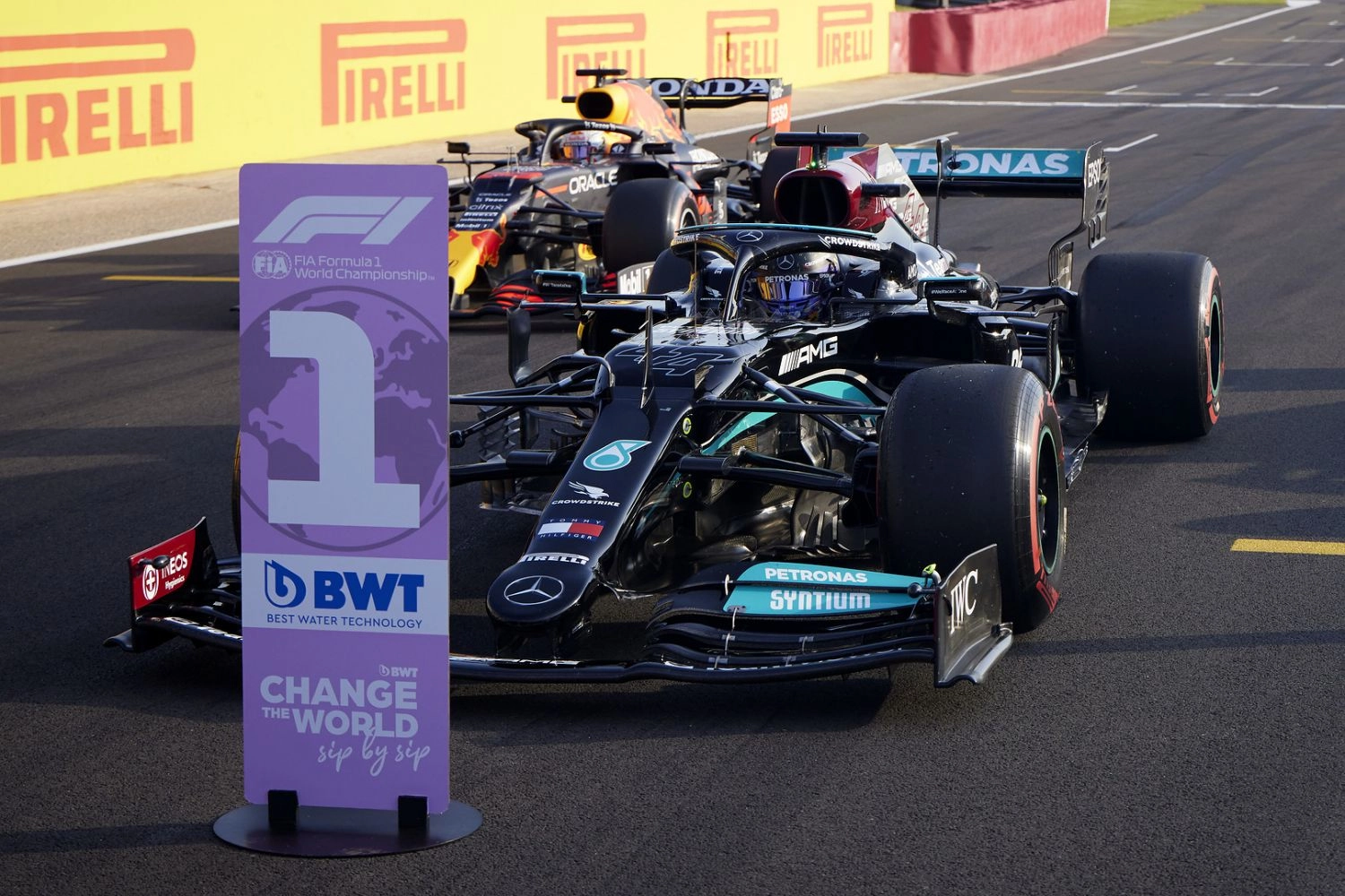 Lewis Hamilton open to discussions with Max Verstappen