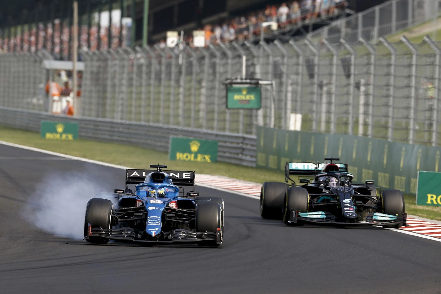 Alonso gives a lesson to Hamilton