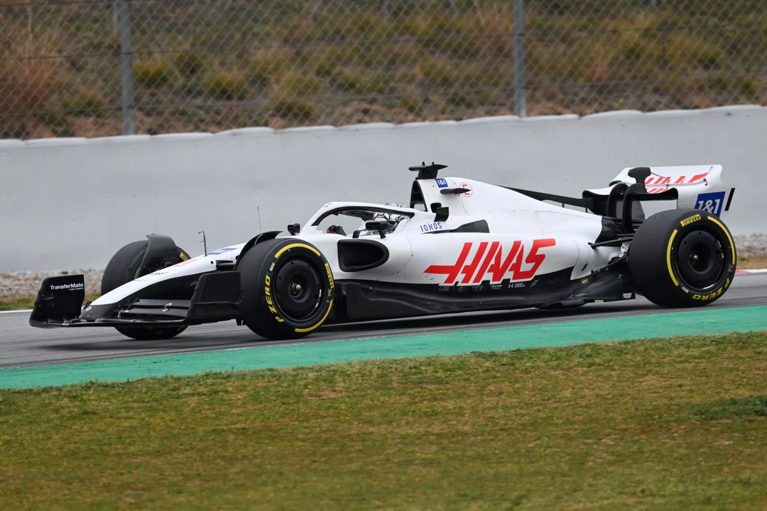 Haas now races without the Russian colors or its sponsor Uralkali ...