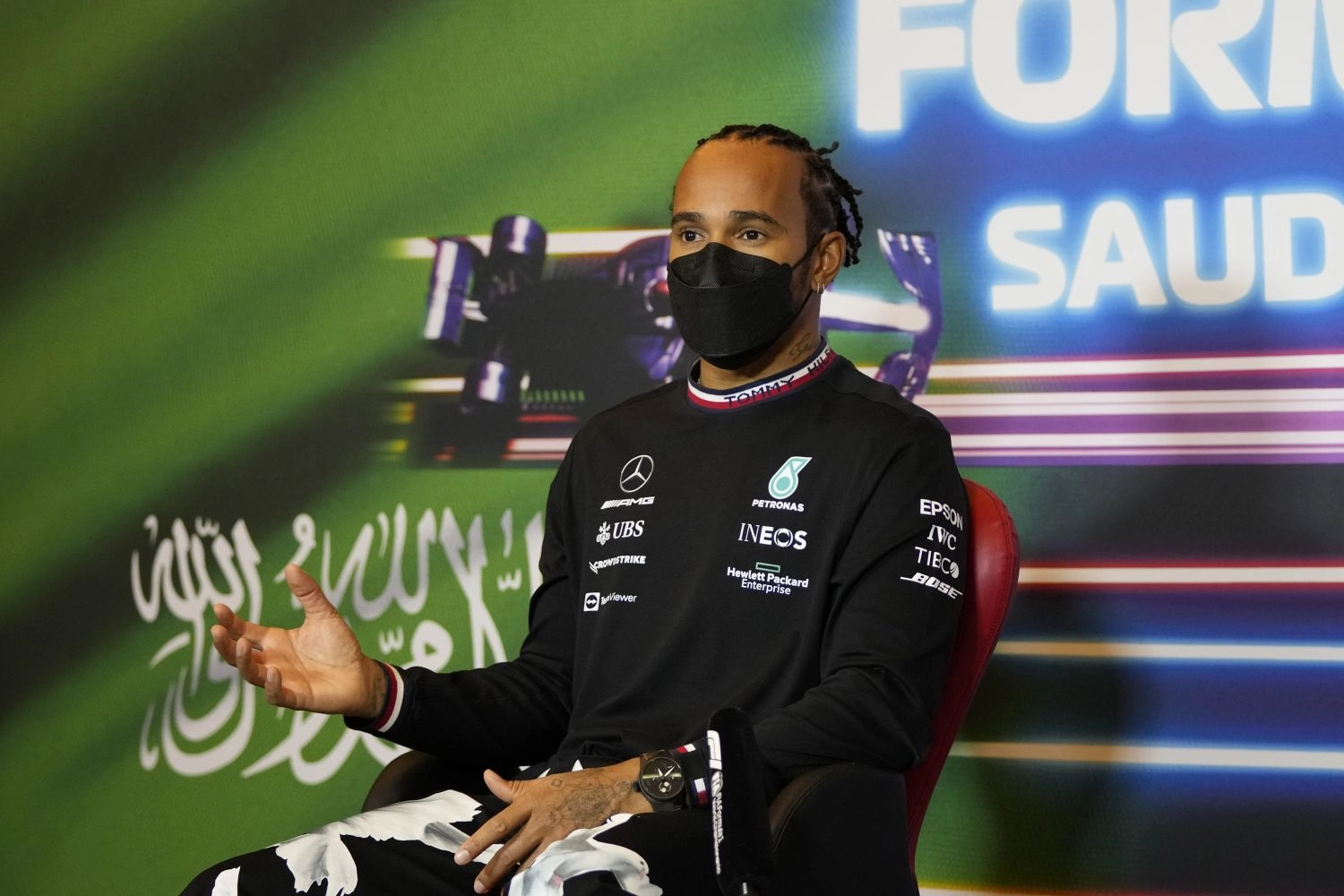 Saudi Arabia Grand Prix – Free Practice 1: Max Verstappen in contact with Lewis Hamilton