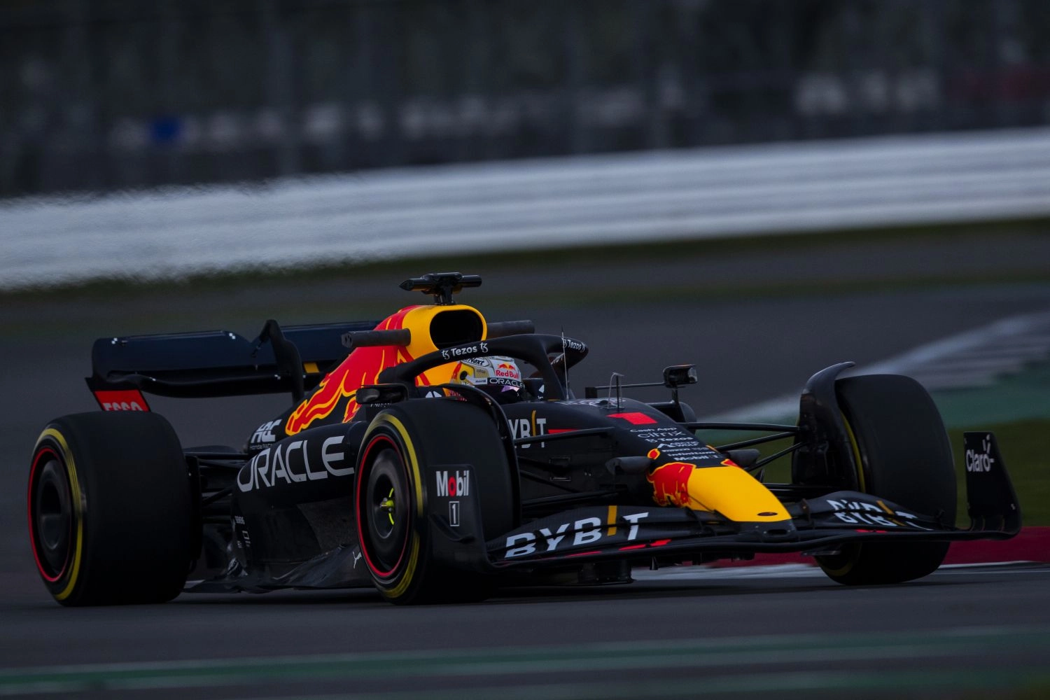 The Red Bull RB 18 finally reveals itself! (Photos and videos)