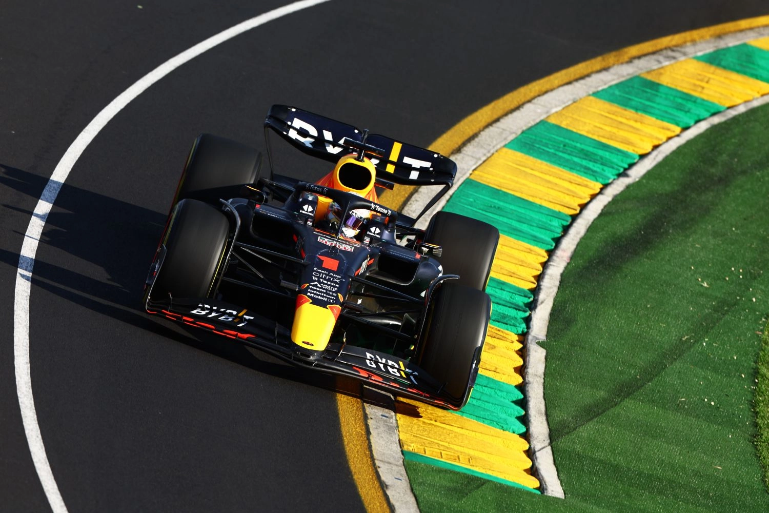 Horner still sees Verstappen fighting for the title this season